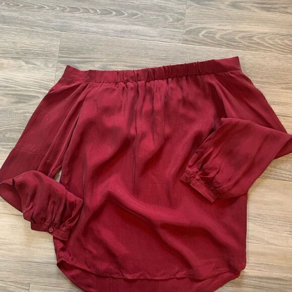 NWT Express off the shoulder maroon top size S - Picture 3 of 6